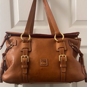 Dooney&Bourke doubled tassel satchel